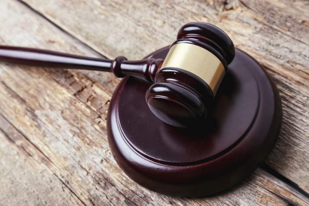 Declaran ilegal a DACA