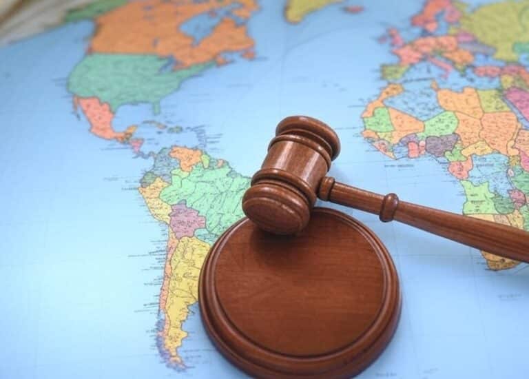 Juez prohibió deportaciones a terceros países