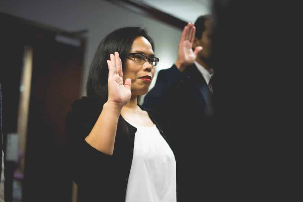Jurar lealtad a otro país puede llevar a la pérdida de la nacionalidad estadounidense