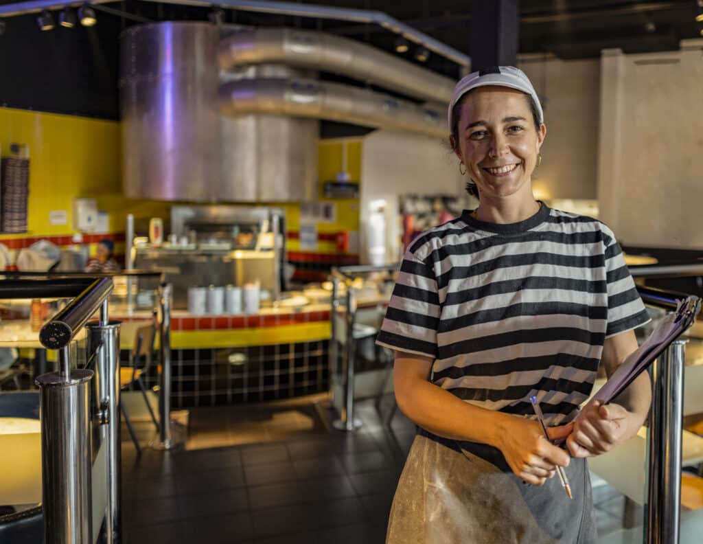Un local de comida rápida o un restaurante es un típico ejemplo de franquicia que podrías abrir con tu visa E-2 en Estdaos Unidos