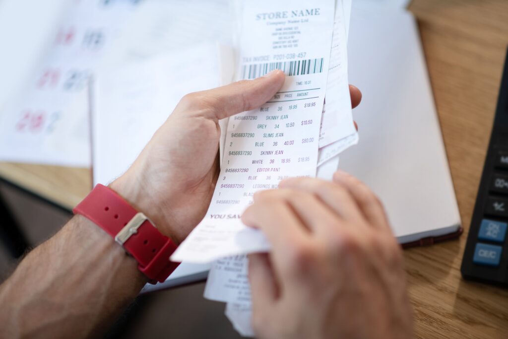 Para probar el daño por productos defectuosos es importante guardar evidencia incluyendo recibos de compra