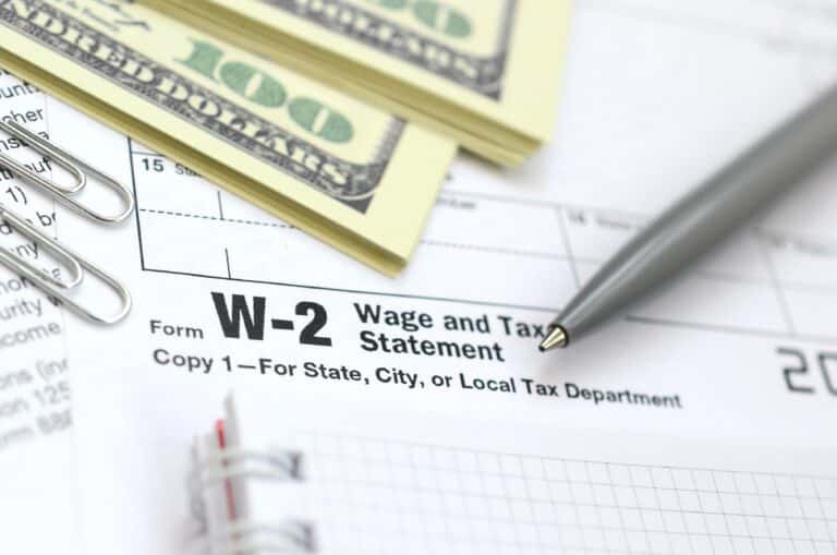 El formulario W-2 sirve por impuestos y por trámites migratorios