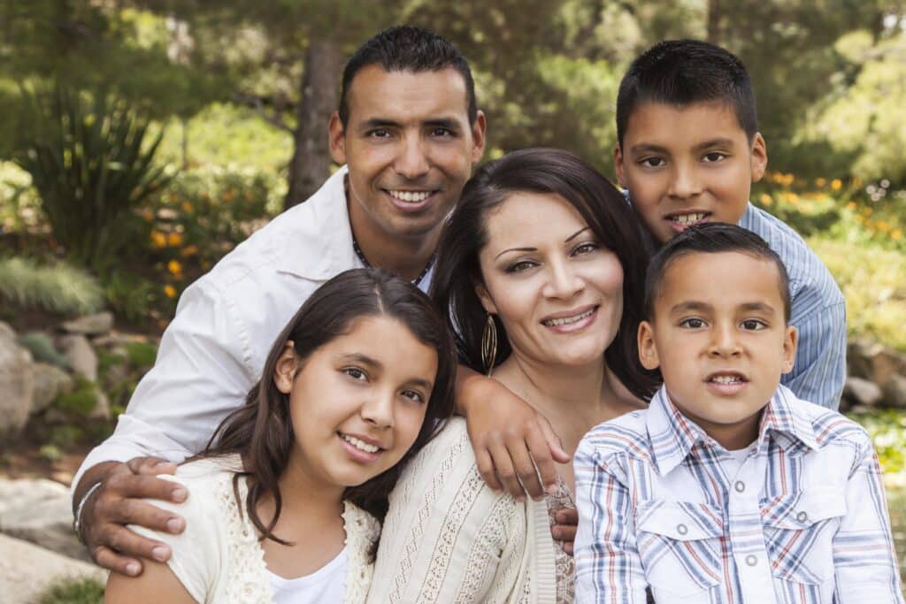 Si tienen asilo derivado, tus familiares también puede pedir la Green Card en USA