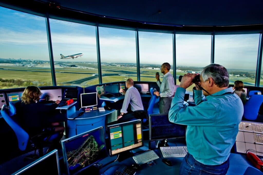 El cierre de gobierno afecta servicios incuido controladores aéreos