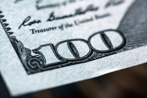 Tarifa anual de $ 100 para asilo