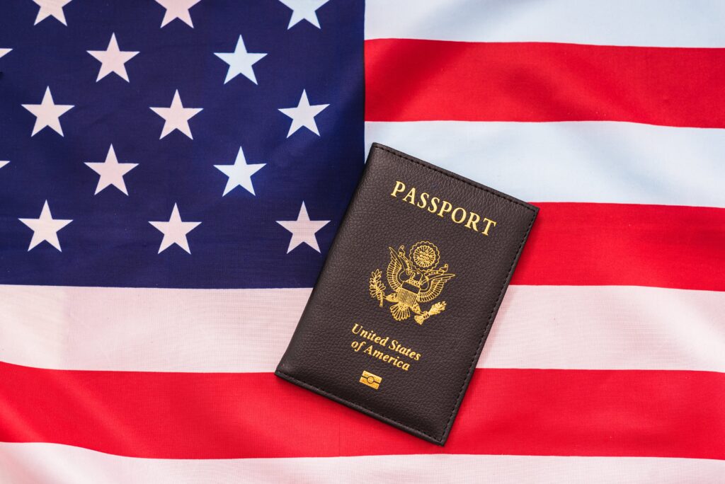 Si hay una redada de la migra y eres ciudadano, puedes mostrar tu pasaporte o tu REAL ID o passport card