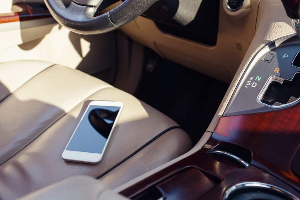 Robo de objetos dentro de auto