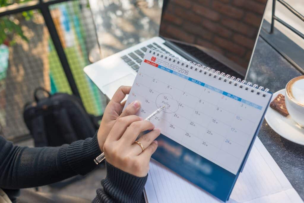 El gobierno reduce la validez de permisos de trabajo