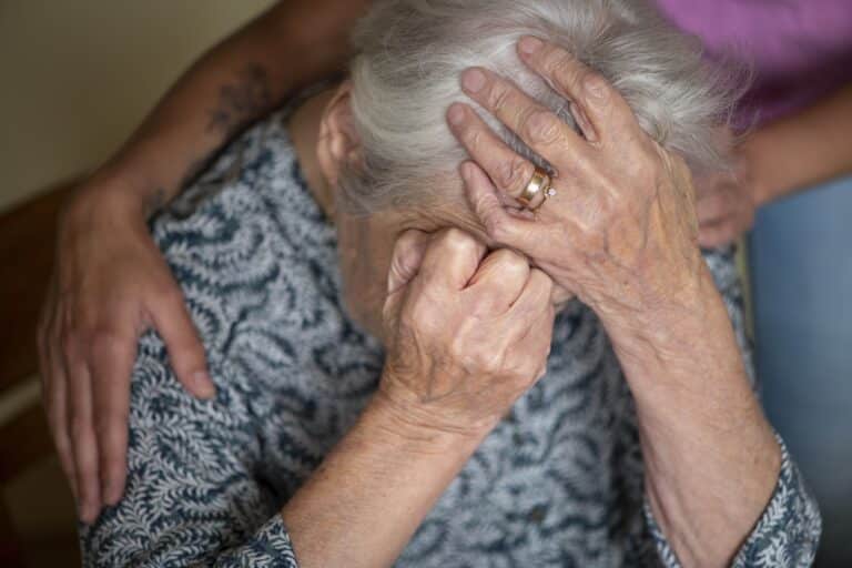 Abuso en asilos de ancianos en Estados Unidos