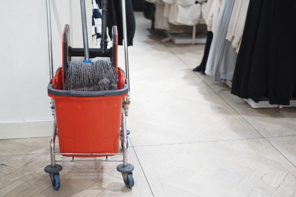 Limpieza en shopping mall