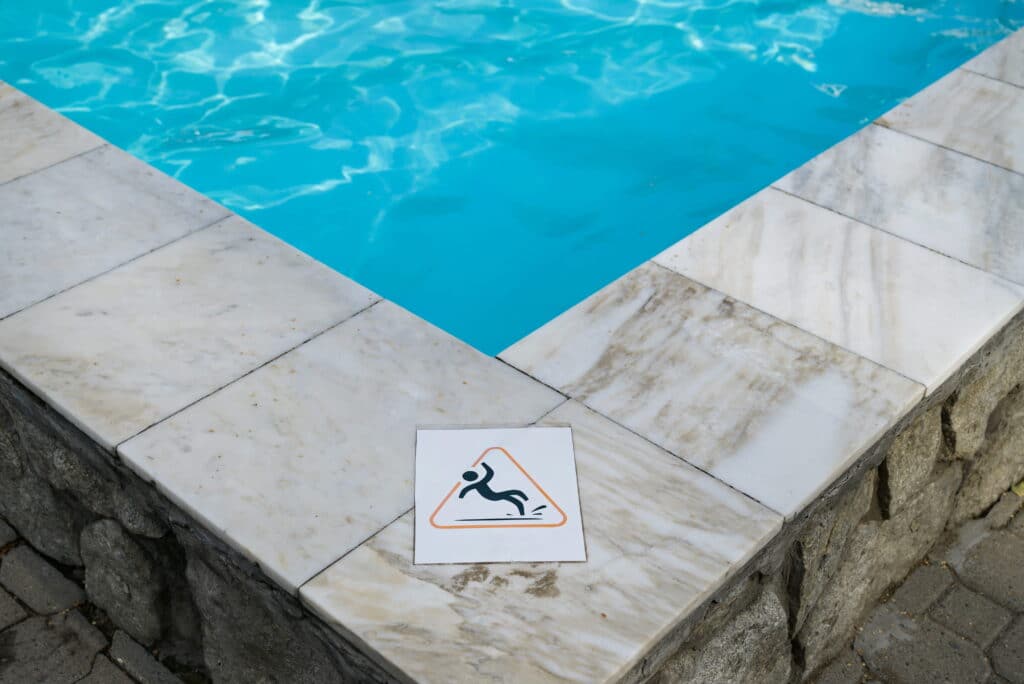 Advertencia en piscinas