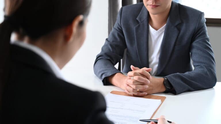 Estatus migratorio en entrevista de trabajo