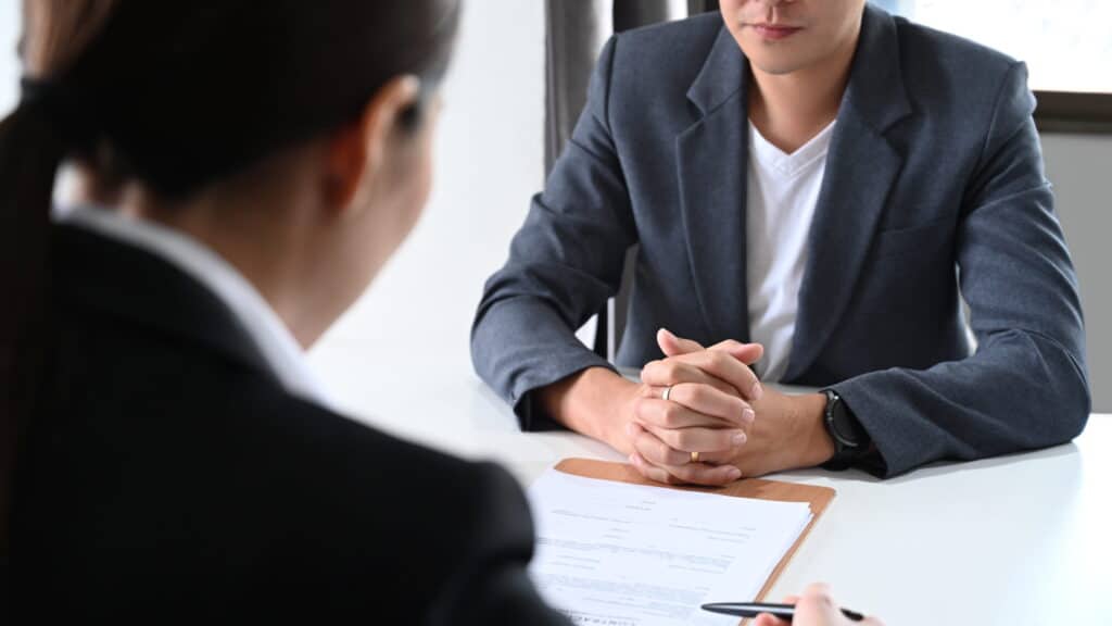 Estatus migratorio en entrevista de trabajo