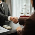 Cuánto cobra un abogado de inmigración