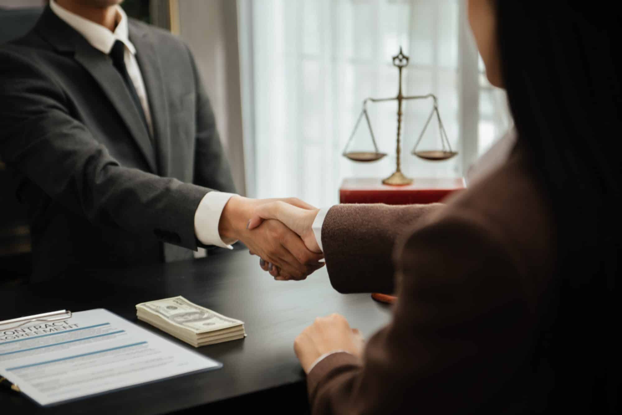 Cuánto cobra un abogado de inmigración